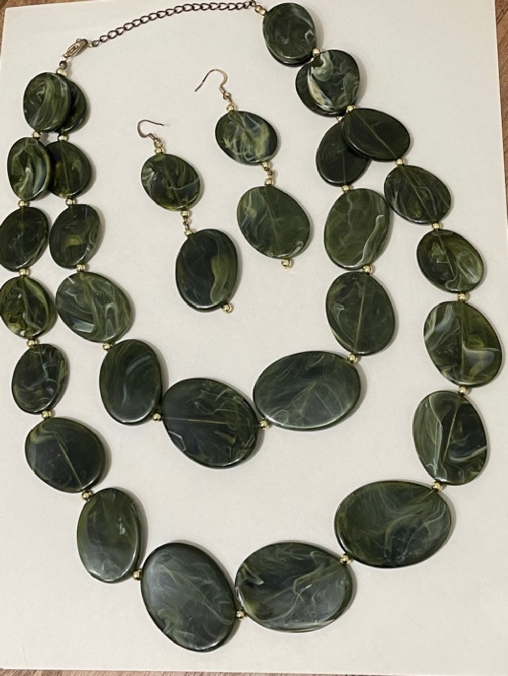 🎆 VINTAGE Dark Olive Marbled & Gold Bead Necklace with Matching Earrings
